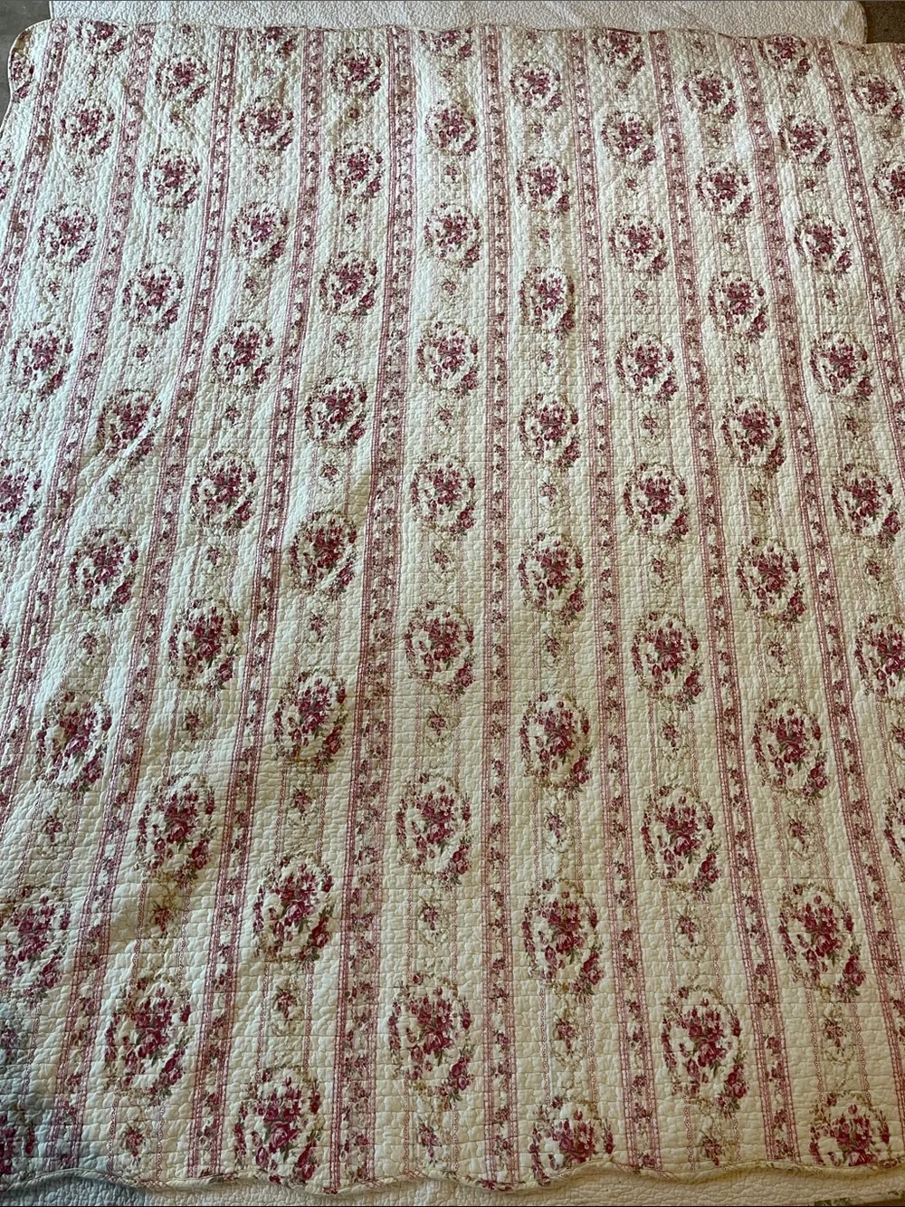 Queen size quilted embroidered bedspread floral burgundy reversible